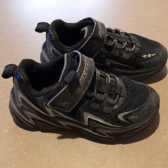 Boys Size 11 running shoes - Picture 3 of 10